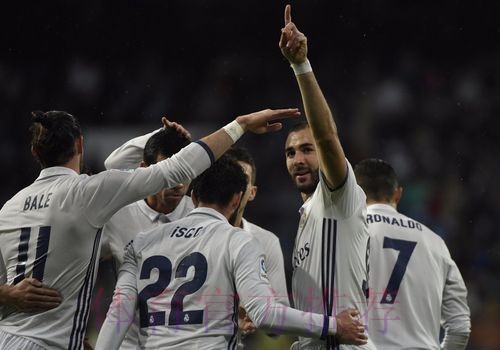 西甲-本泽马开场连进2球 皇马2-1毕巴8分领跑